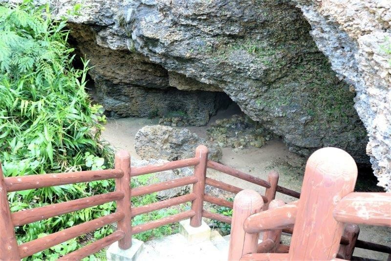 ニャティヤ洞（がま）　伊江島